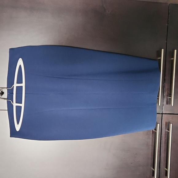 FEMME pencil skirt w/slit up front - Picture 4 of 5